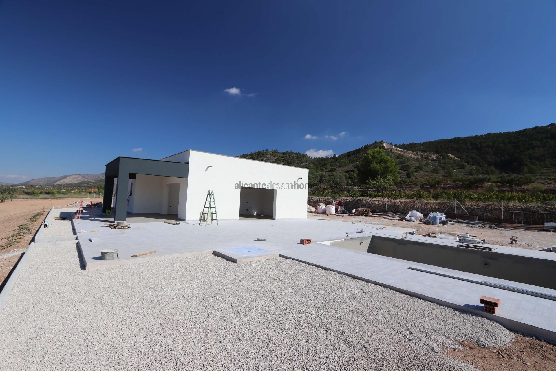 Resale - 3 Bedroom 3 Bathroom Villa in Pinoso -  - Alicante