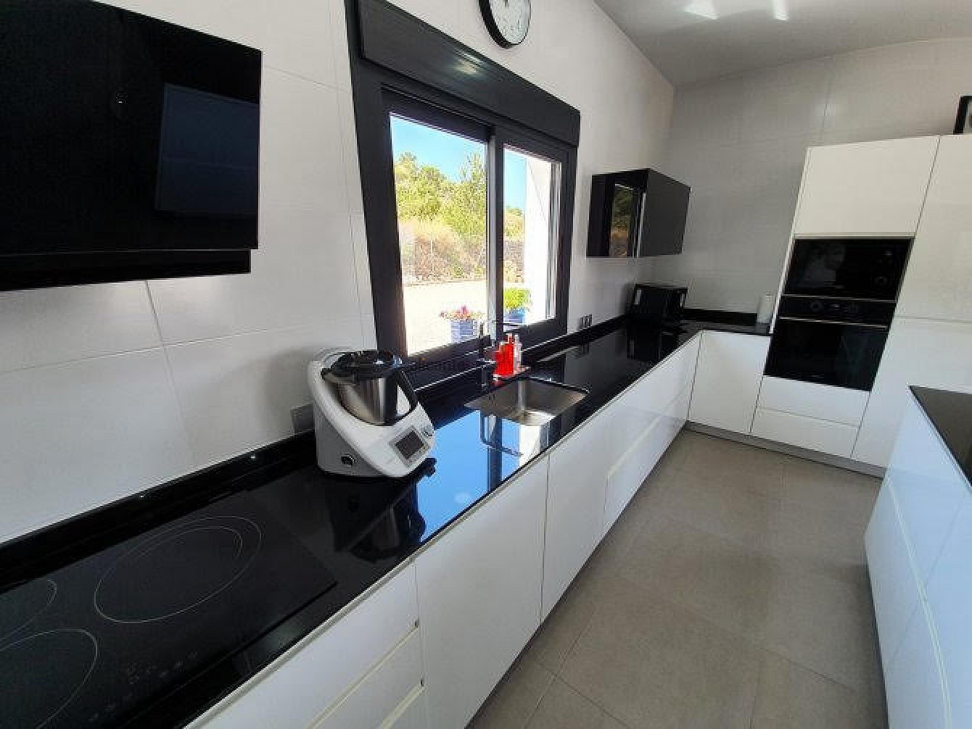 Resale - 3 Bedroom 3 Bathroom Villa in Pinoso -  - Alicante
