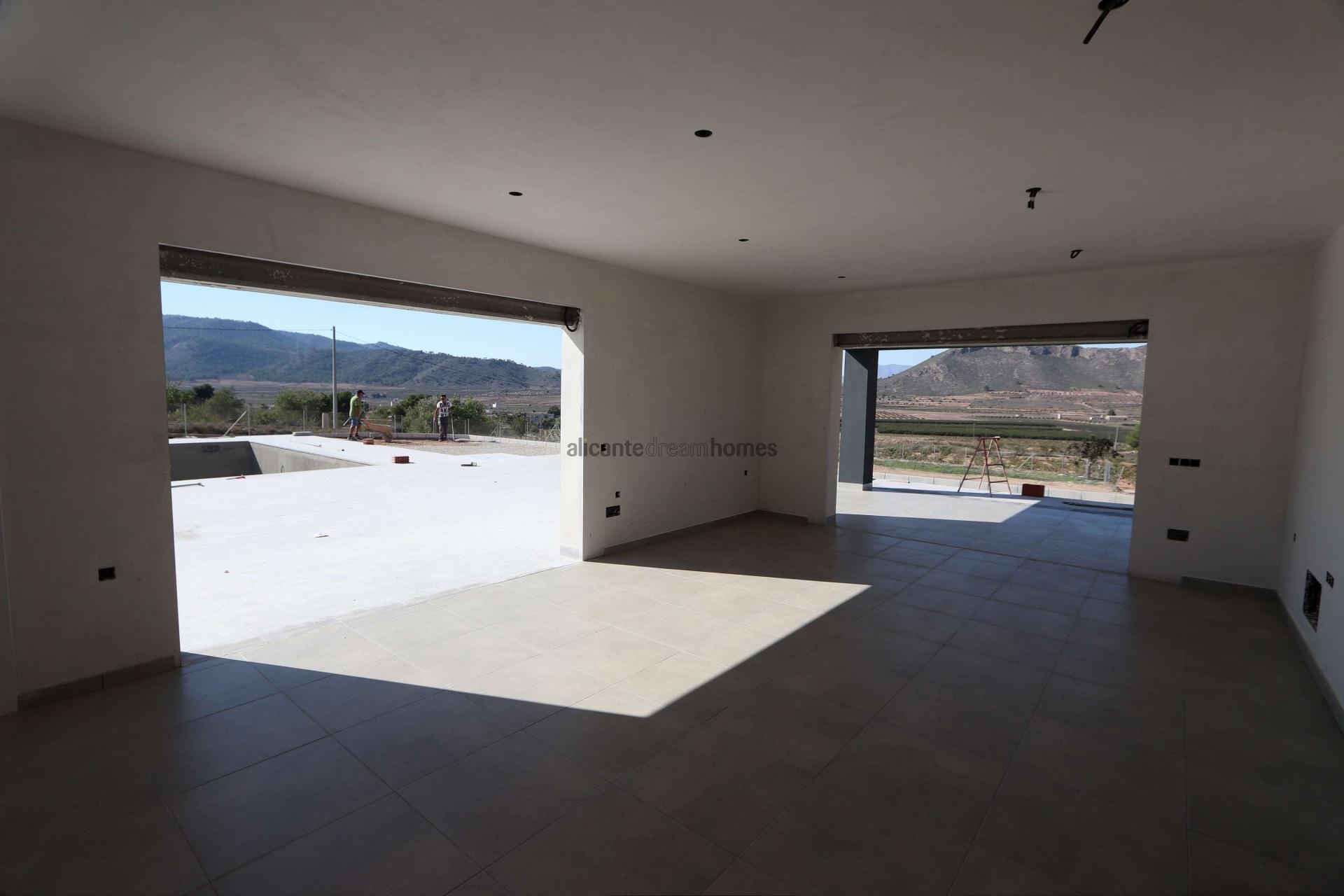 Resale - 3 Bedroom 3 Bathroom Villa in Pinoso -  - Alicante