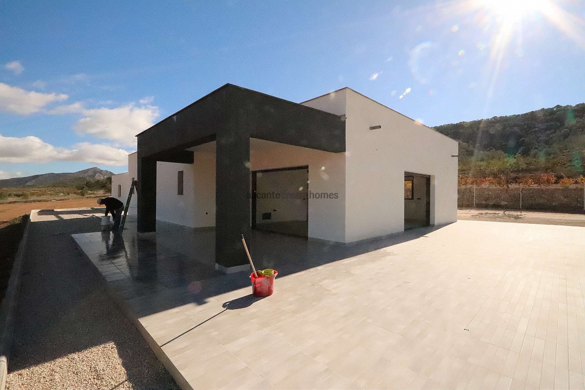 Resale - 3 Bedroom 3 Bathroom Villa in Pinoso -  - Alicante