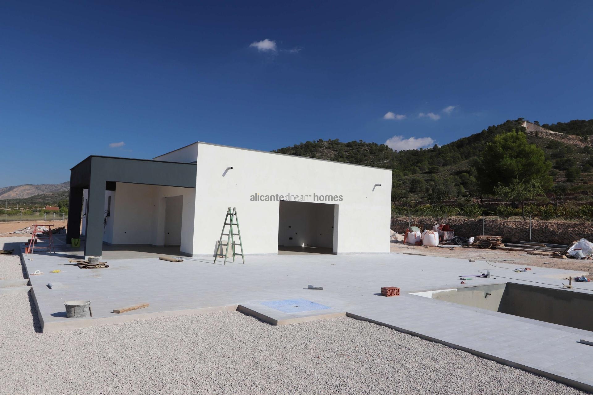 Resale - 3 Bedroom 3 Bathroom Villa in Pinoso -  - Alicante