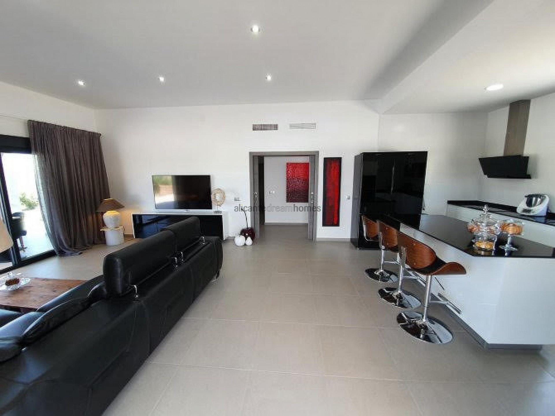 Resale - 3 Bedroom 3 Bathroom Villa in Pinoso -  - Alicante
