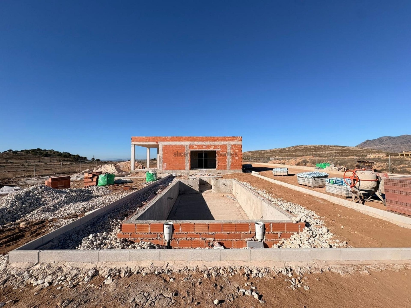 3 Bedroom 3 Bathroom Villa in Torre Del Rico