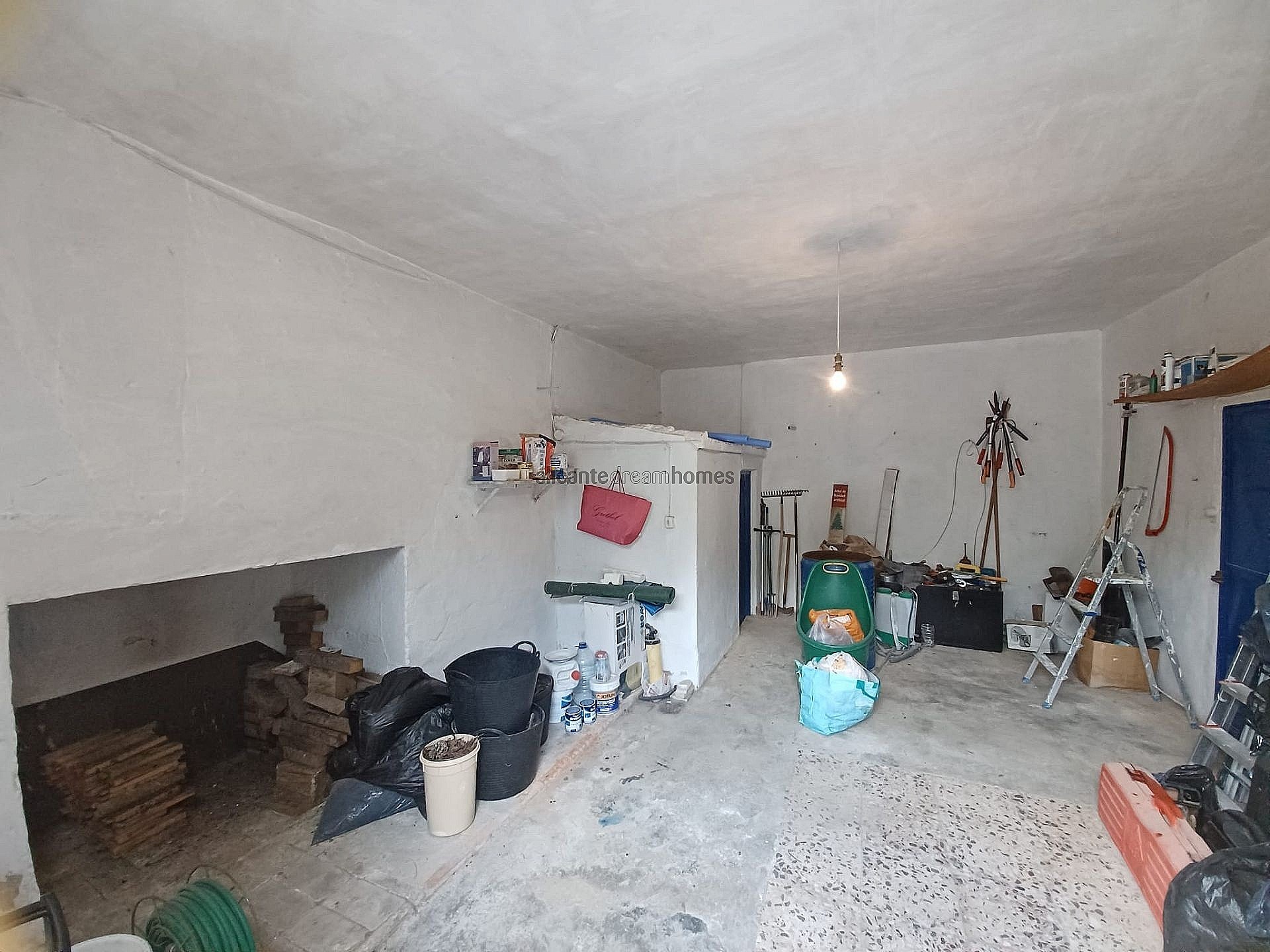 Resale - 3 Bedroom 1 Bathroom Country house in Yecla -  - Murcia