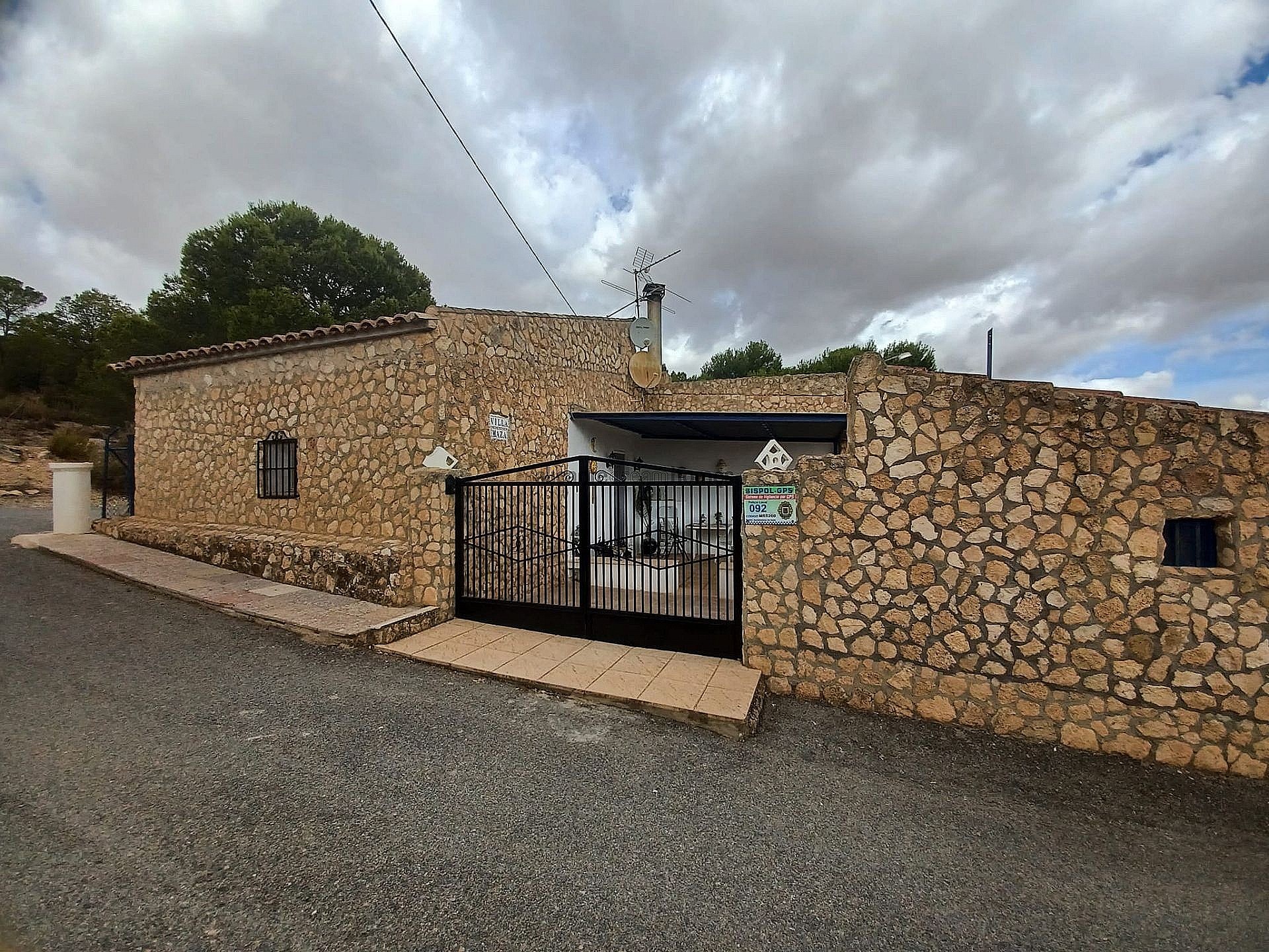 Resale - 3 Bedroom 1 Bathroom Country house in Yecla -  - Murcia