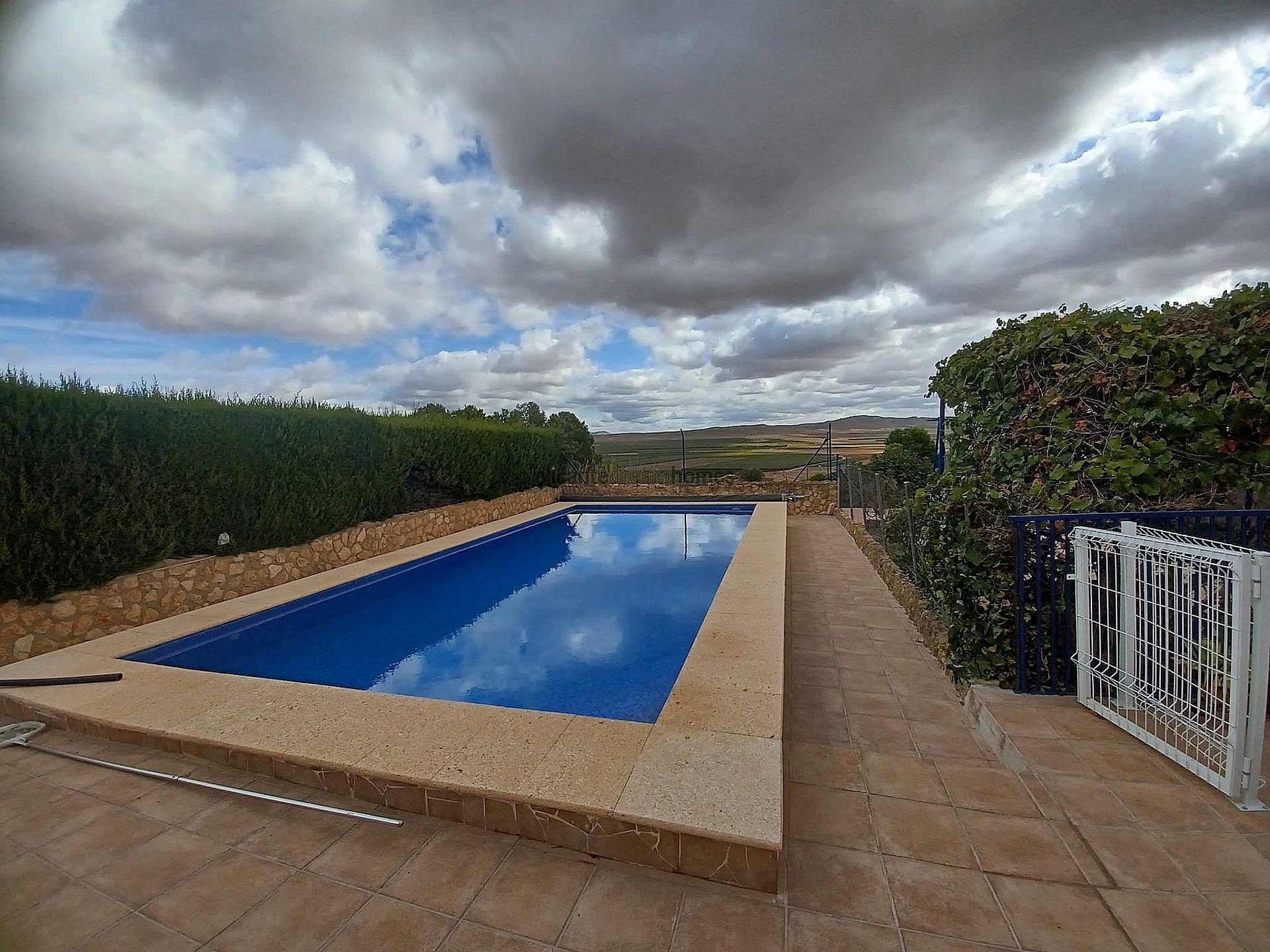 Resale - 3 Bedroom 1 Bathroom Country house in Yecla -  - Murcia