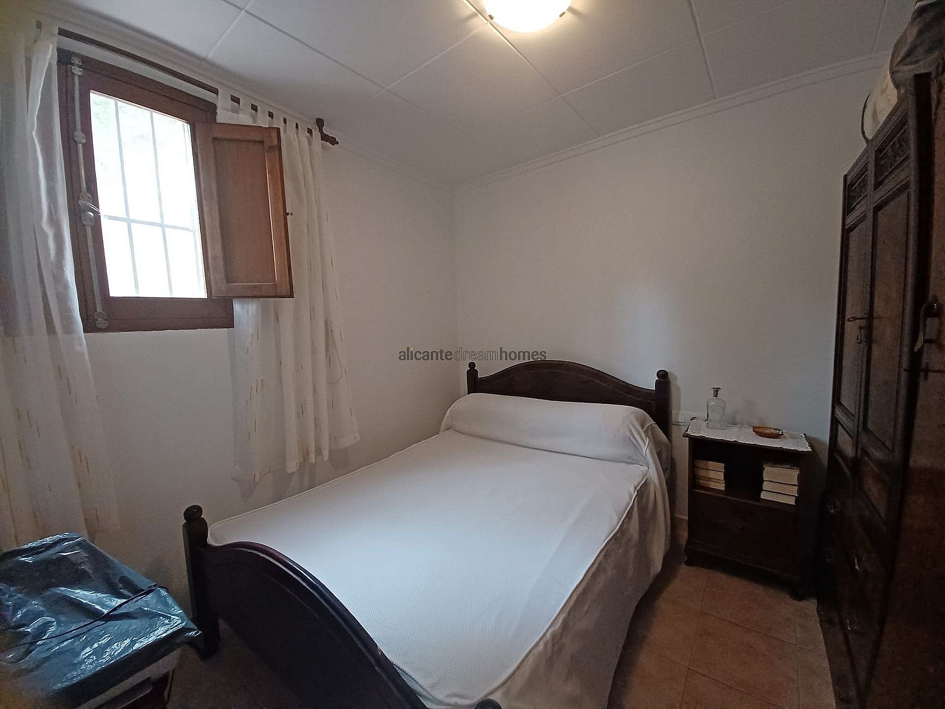 Resale - 3 Bedroom 1 Bathroom Country house in Yecla -  - Murcia