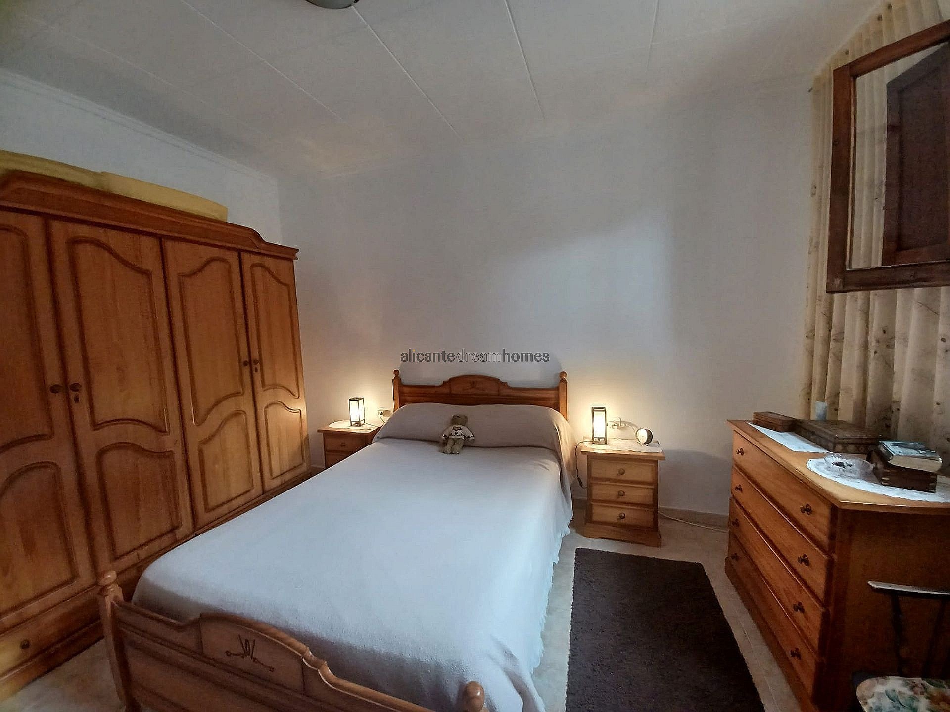 Resale - 3 Bedroom 1 Bathroom Country house in Yecla -  - Murcia