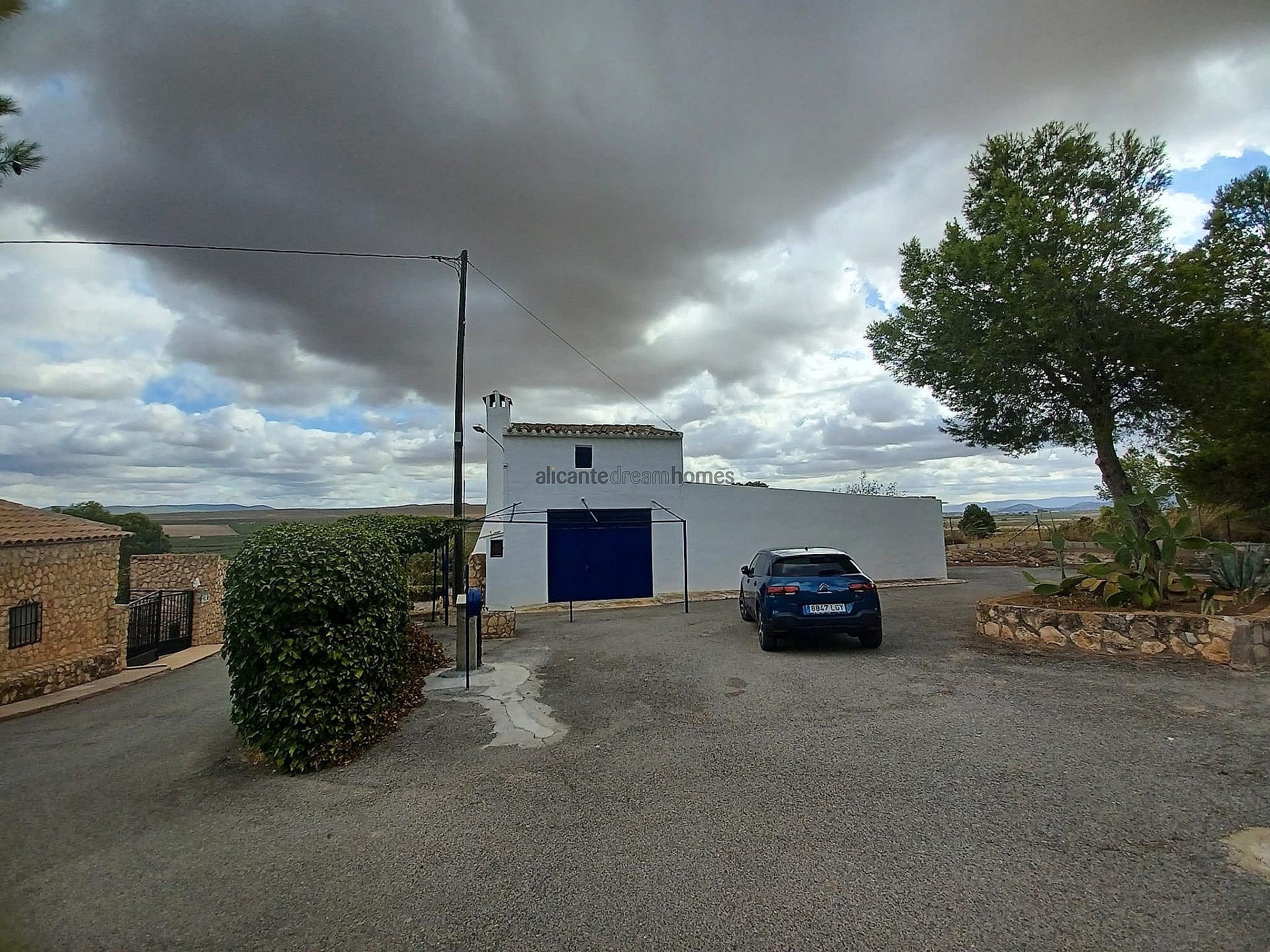 Resale - 3 Bedroom 1 Bathroom Country house in Yecla -  - Murcia