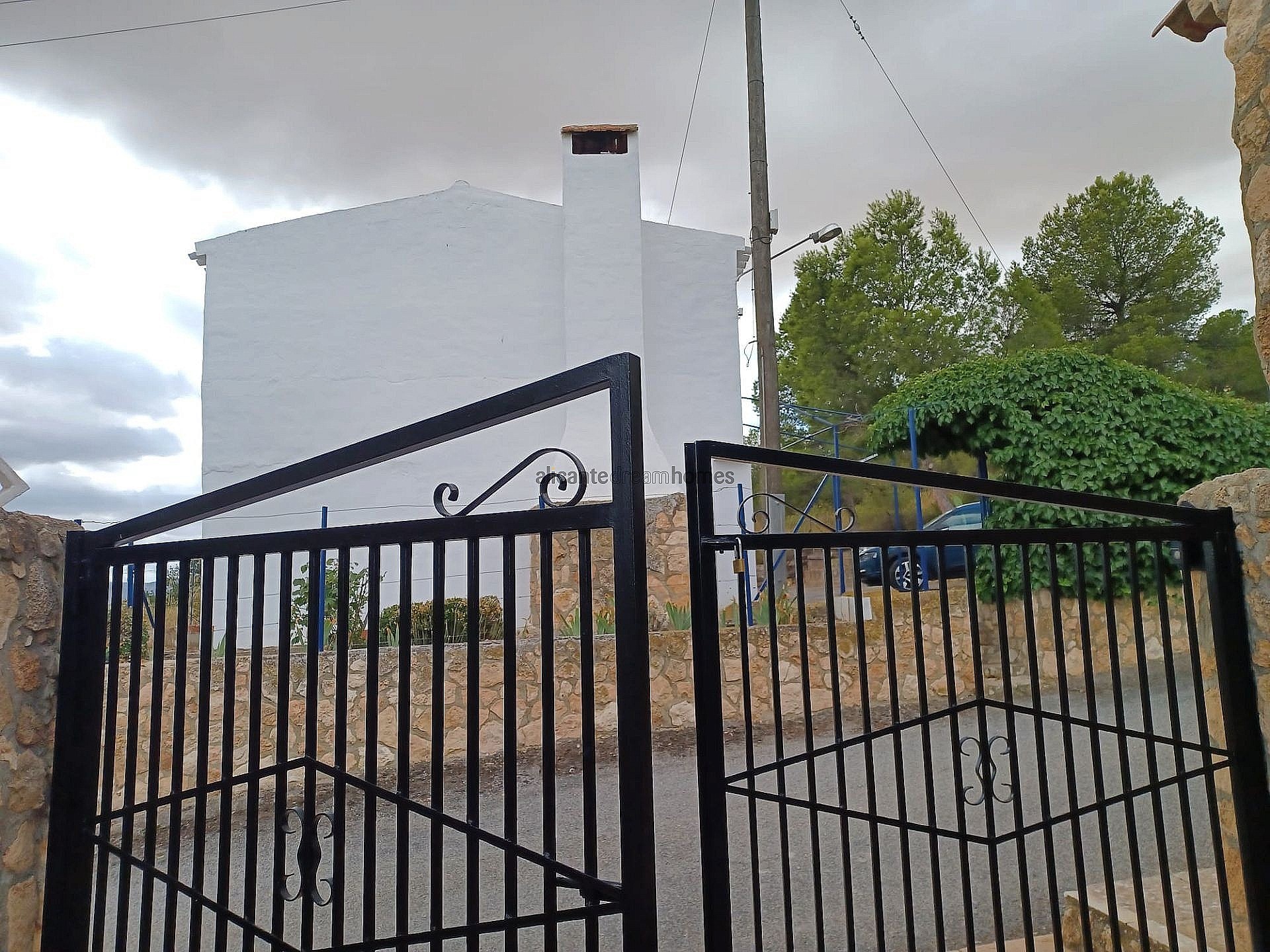 Resale - 3 Bedroom 1 Bathroom Country house in Yecla -  - Murcia