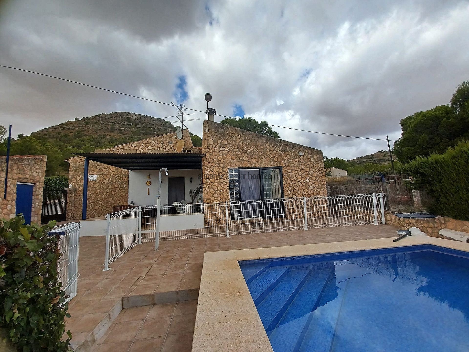 Resale - 3 Bedroom 1 Bathroom Country house in Yecla -  - Murcia