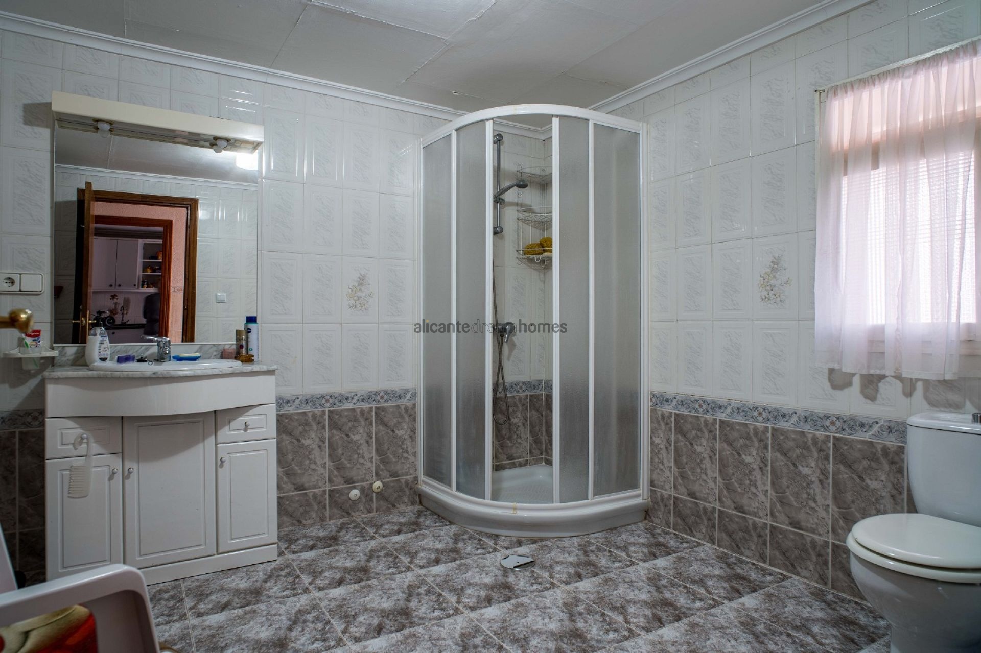 Resale - 5 Bedroom 4 Bathroom Country house in Pinoso -  - Alicante