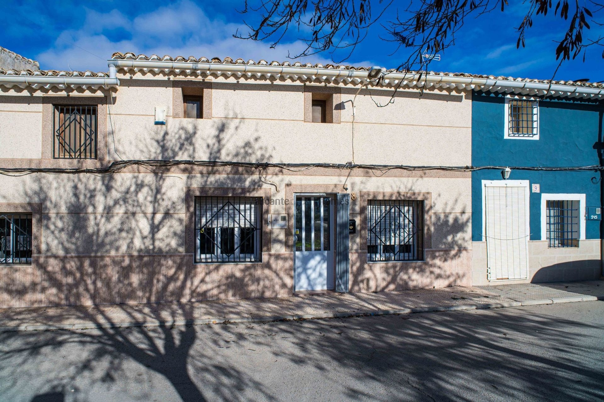 Resale - 5 Bedroom 4 Bathroom Country house in Pinoso -  - Alicante