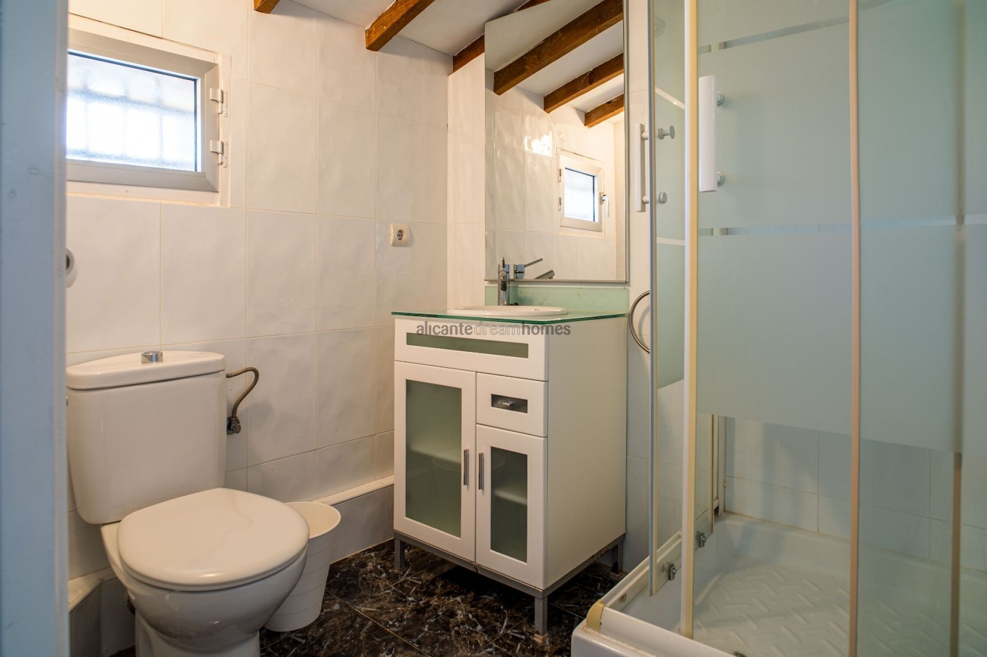 Resale - 5 Bedroom 4 Bathroom Country house in Pinoso -  - Alicante