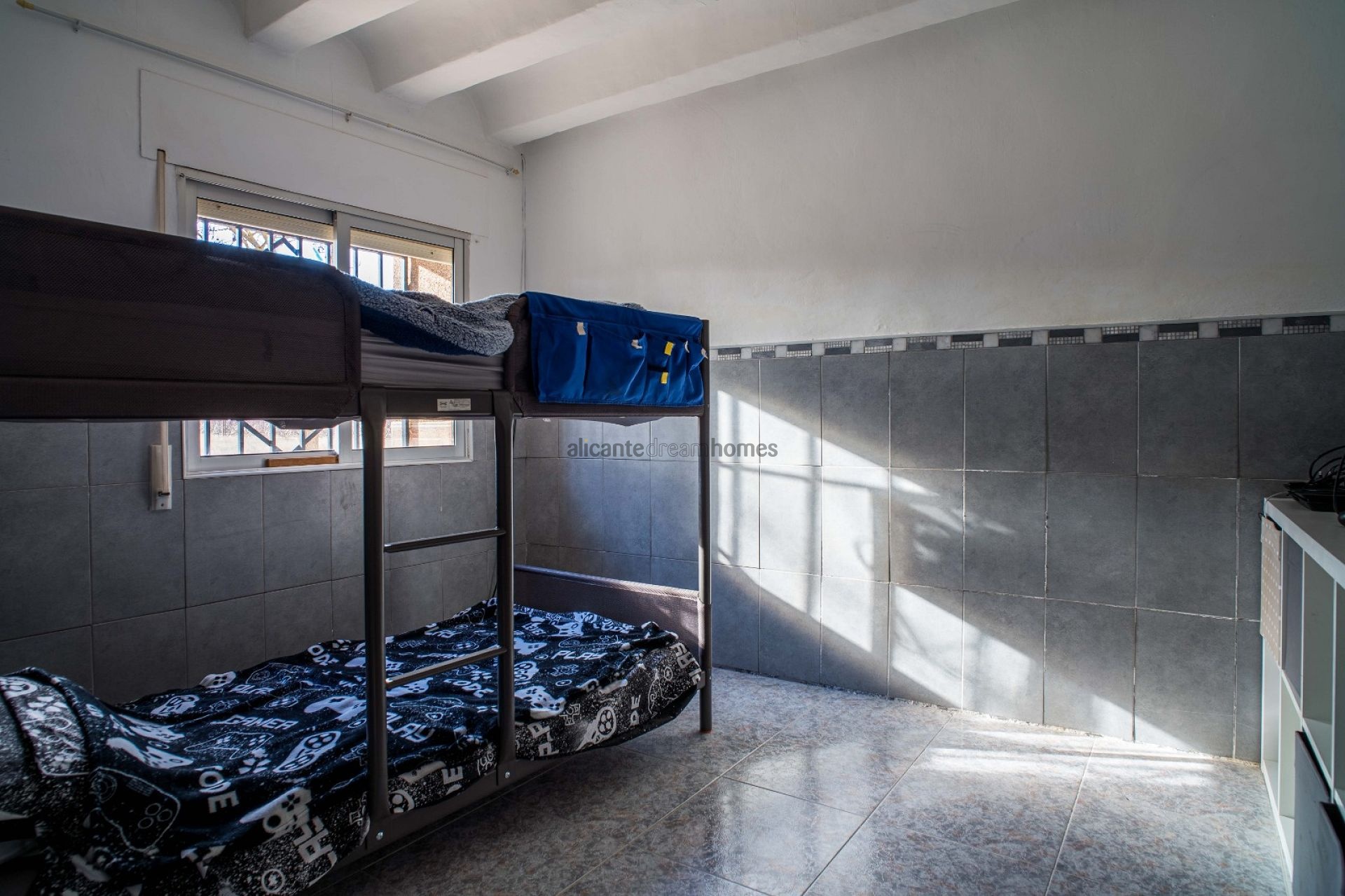 Resale - 5 Bedroom 4 Bathroom Country house in Pinoso -  - Alicante