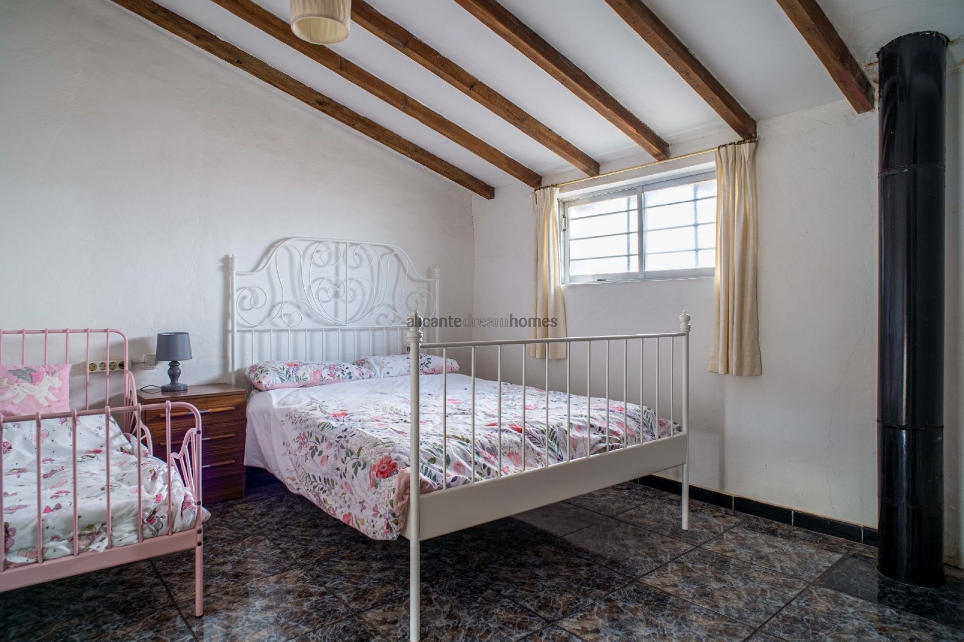 Resale - 5 Bedroom 4 Bathroom Country house in Pinoso -  - Alicante