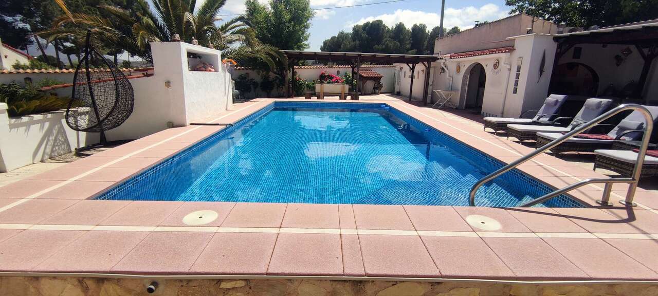 Resale - 4 Bedroom 3 Bathroom Villa in Sax - , Sax, Alicante, Spain - Alicante