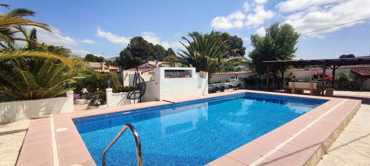 Resale - 4 Bedroom 3 Bathroom Villa in Sax - , Sax, Alicante, Spain - Alicante