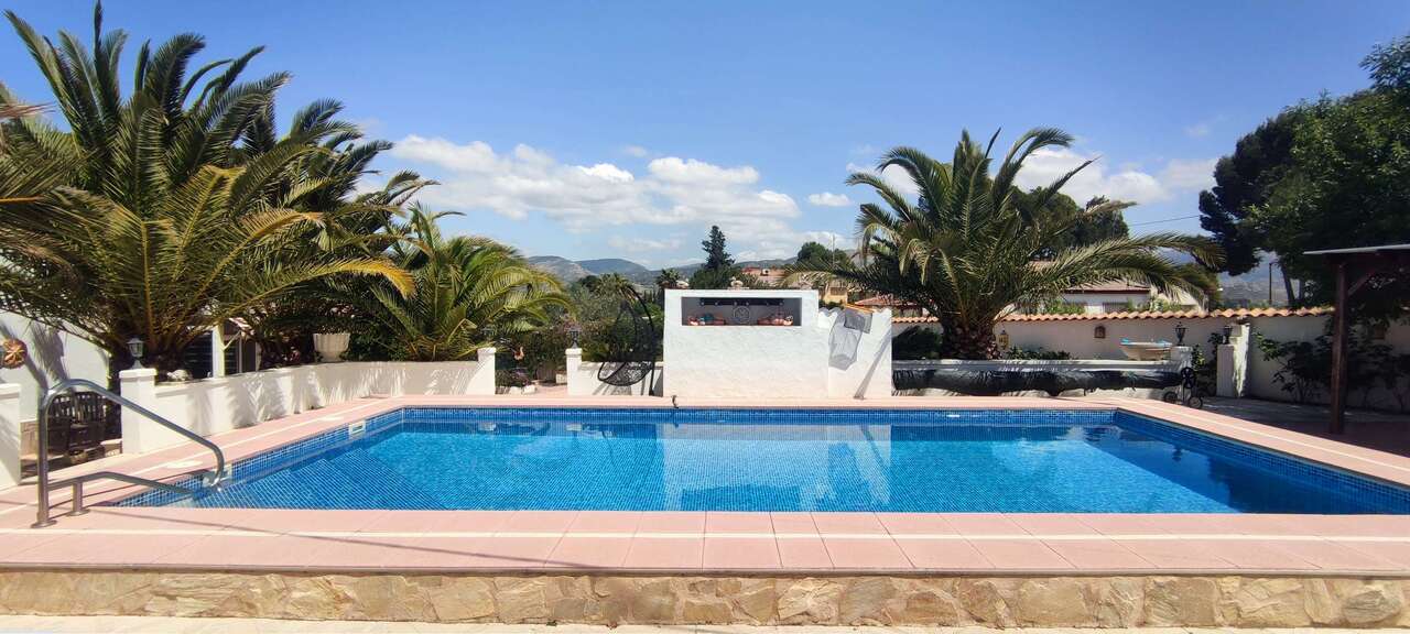 Resale - 4 Bedroom 3 Bathroom Villa in Sax - , Sax, Alicante, Spain - Alicante