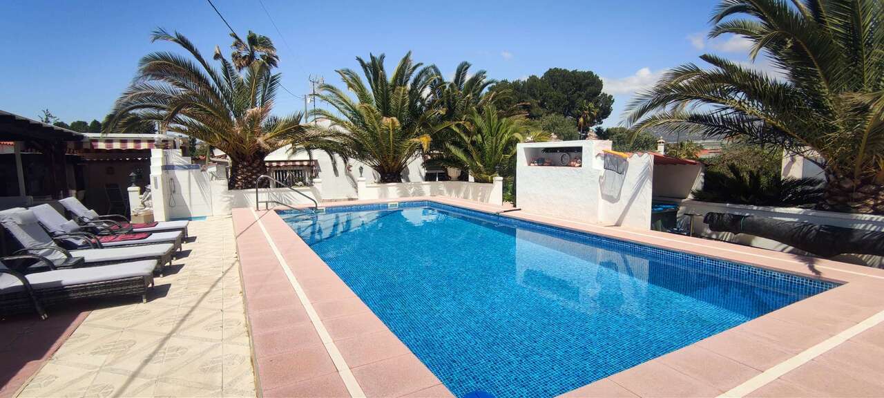 Resale - 4 Bedroom 3 Bathroom Villa in Sax - , Sax, Alicante, Spain - Alicante