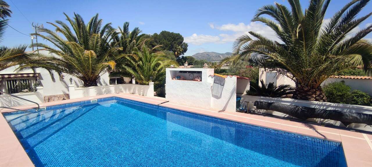 Resale - 4 Bedroom 3 Bathroom Villa in Sax - , Sax, Alicante, Spain - Alicante