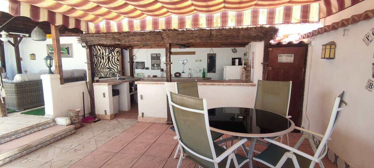 Resale - 4 Bedroom 3 Bathroom Villa in Sax - , Sax, Alicante, Spain - Alicante