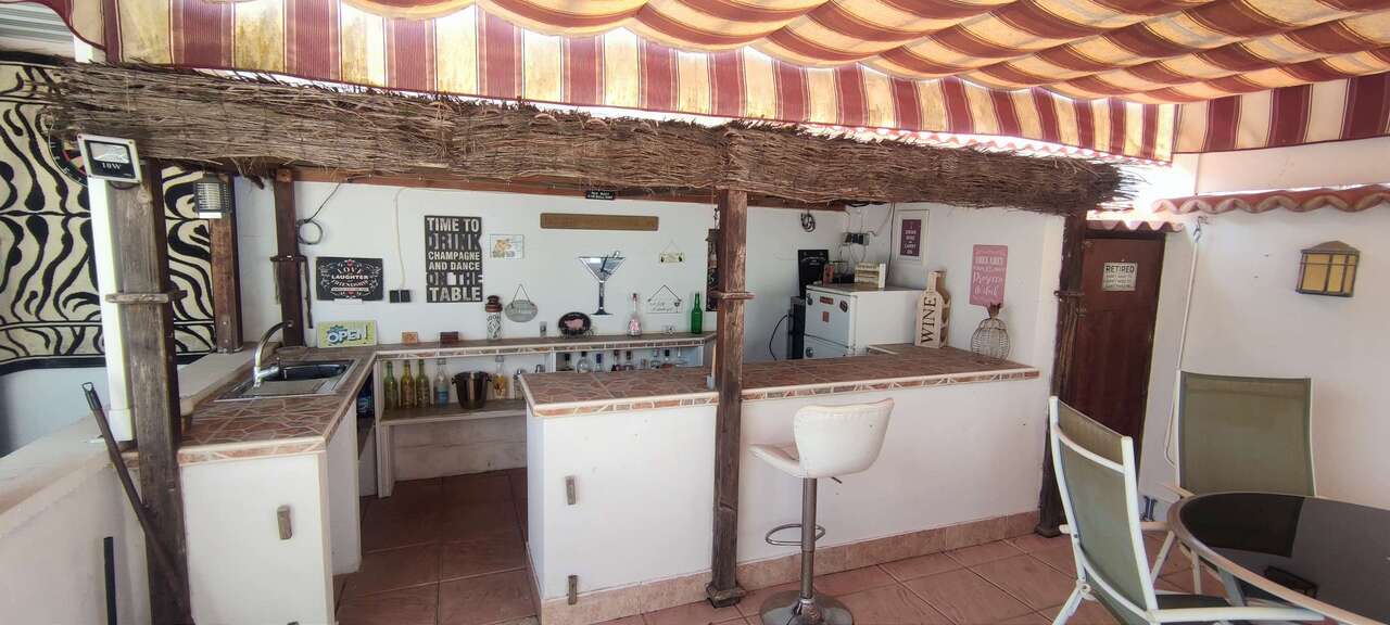 Resale - 4 Bedroom 3 Bathroom Villa in Sax - , Sax, Alicante, Spain - Alicante