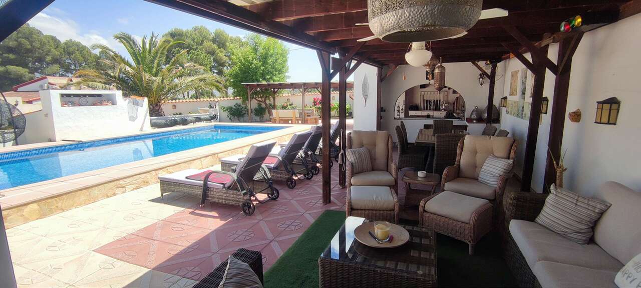 Resale - 4 Bedroom 3 Bathroom Villa in Sax - , Sax, Alicante, Spain - Alicante