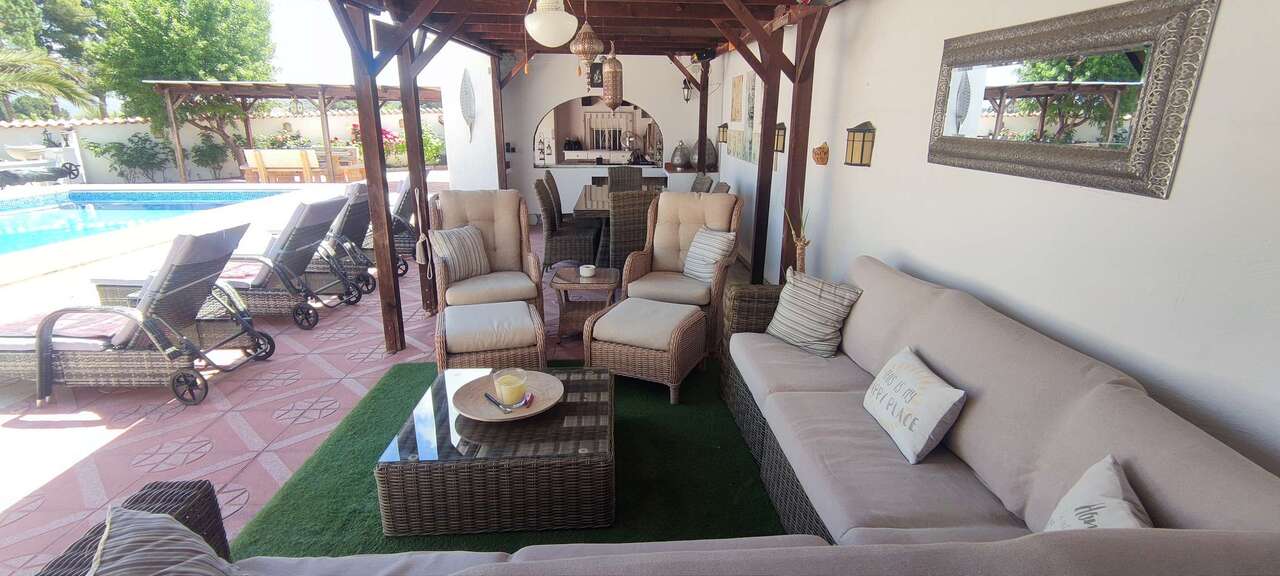 Resale - 4 Bedroom 3 Bathroom Villa in Sax - , Sax, Alicante, Spain - Alicante