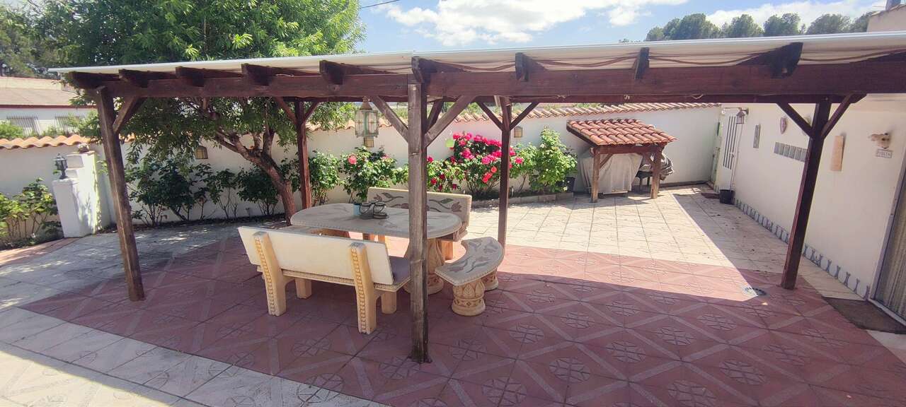 Resale - 4 Bedroom 3 Bathroom Villa in Sax - , Sax, Alicante, Spain - Alicante