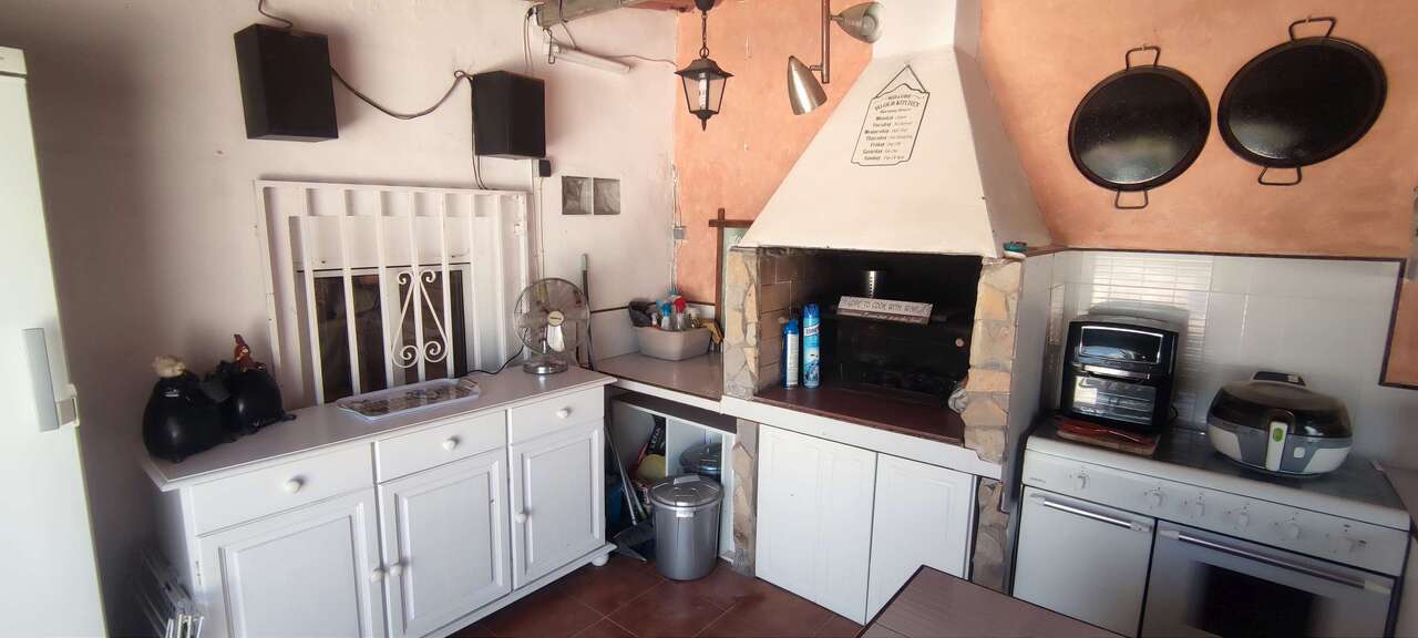 Resale - 4 Bedroom 3 Bathroom Villa in Sax - , Sax, Alicante, Spain - Alicante