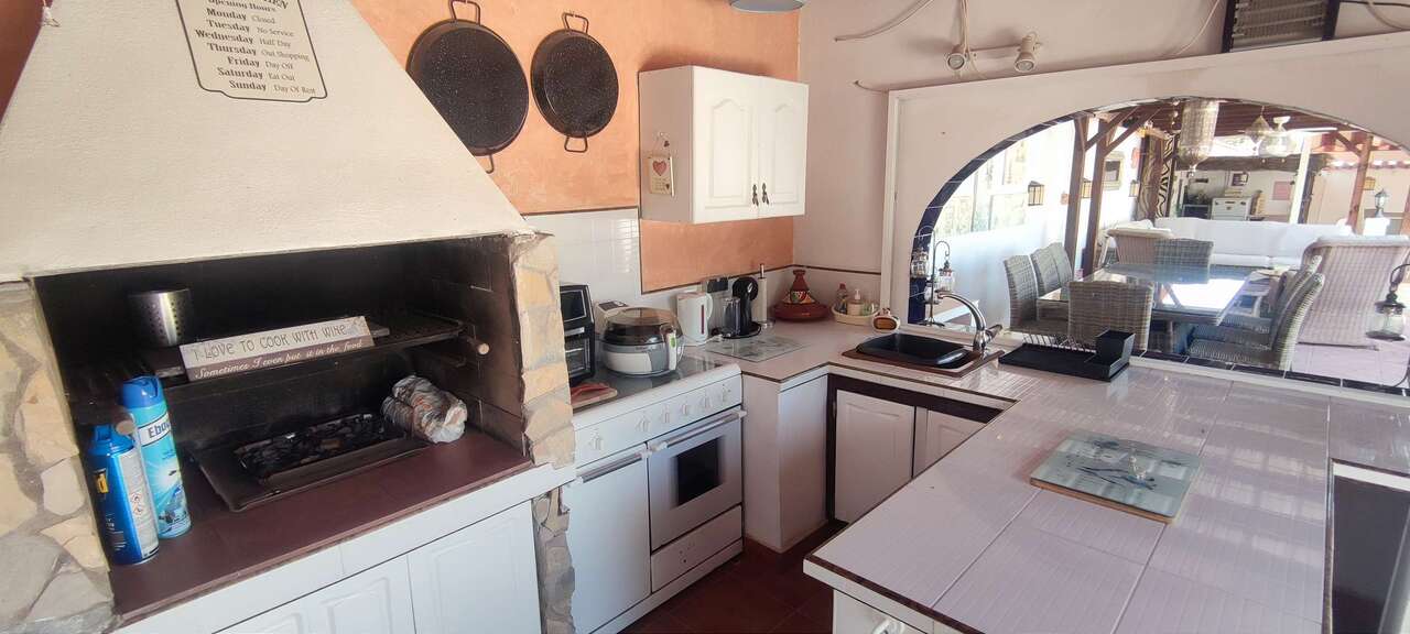 Resale - 4 Bedroom 3 Bathroom Villa in Sax - , Sax, Alicante, Spain - Alicante