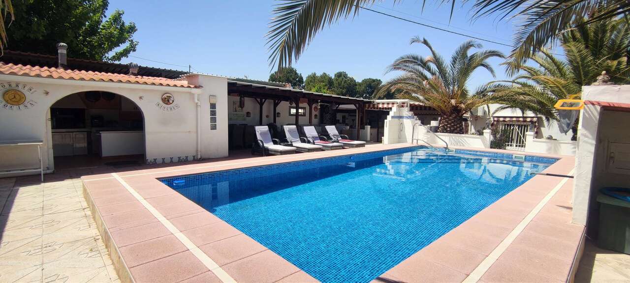 Resale - 4 Bedroom 3 Bathroom Villa in Sax - , Sax, Alicante, Spain - Alicante