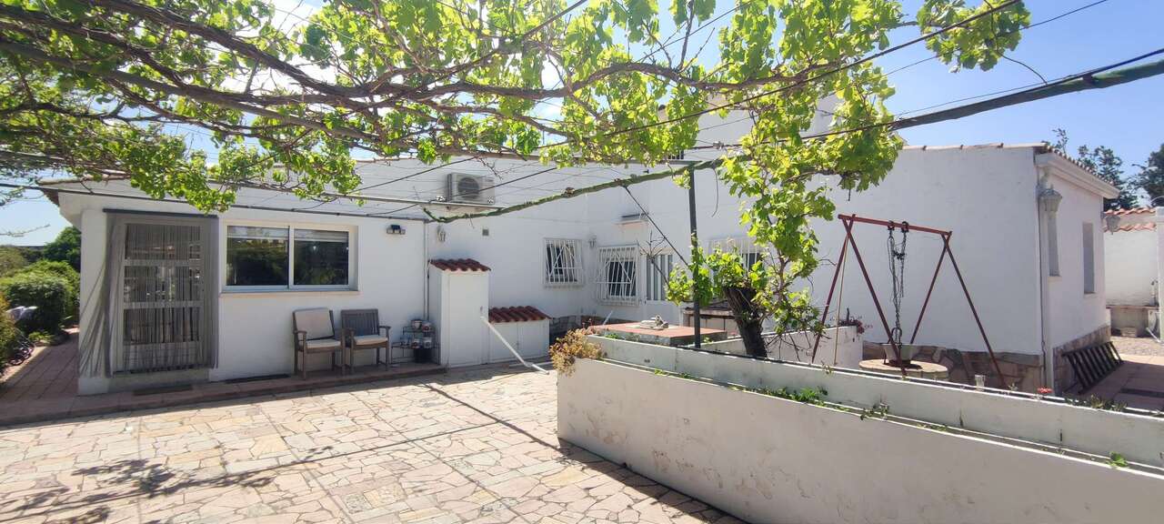 Resale - 4 Bedroom 3 Bathroom Villa in Sax - , Sax, Alicante, Spain - Alicante