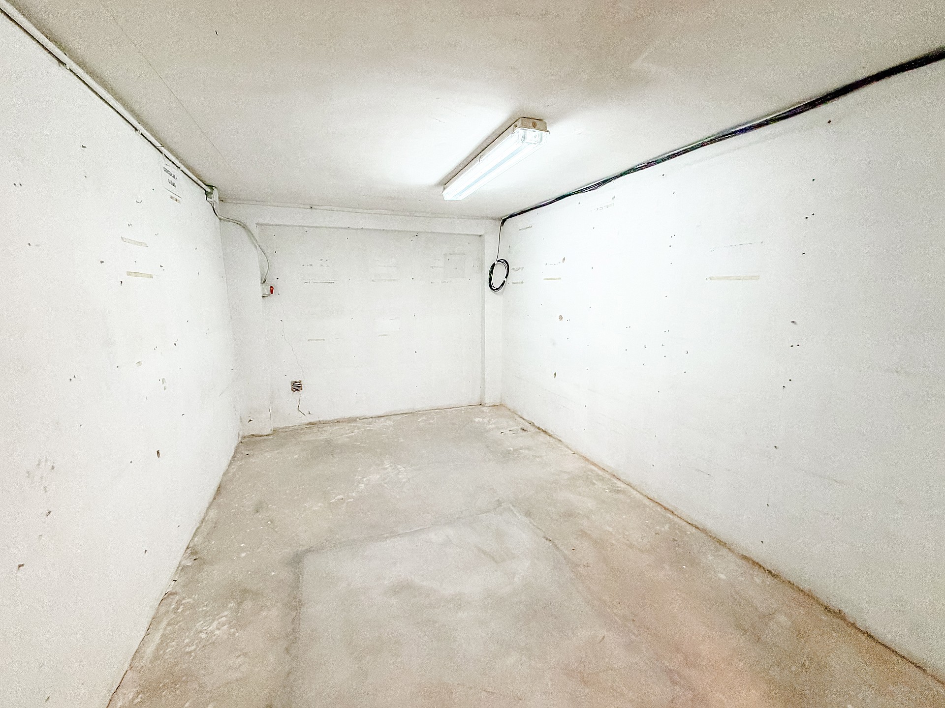 Resale - 4 Bedroom 2 Bathroom Commercial in Villena -  - Alicante