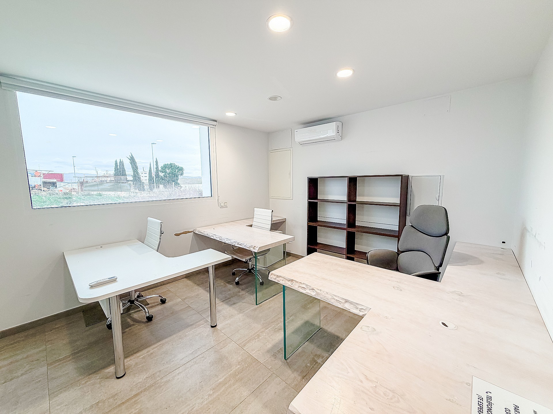 Resale - 4 Bedroom 2 Bathroom Commercial in Villena -  - Alicante