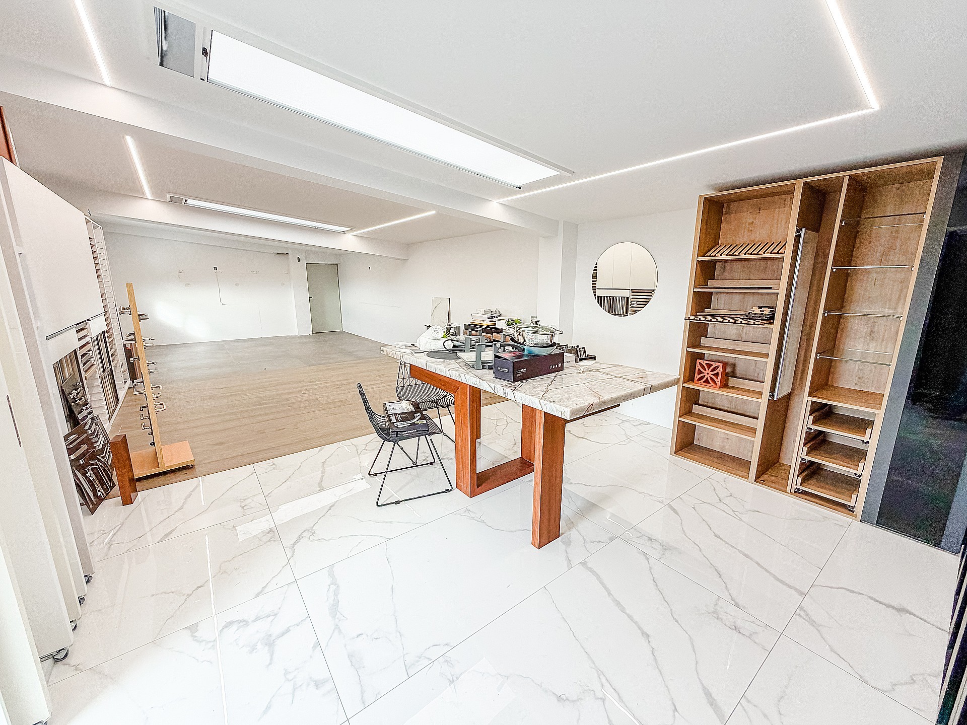 Resale - 4 Bedroom 2 Bathroom Commercial in Villena -  - Alicante