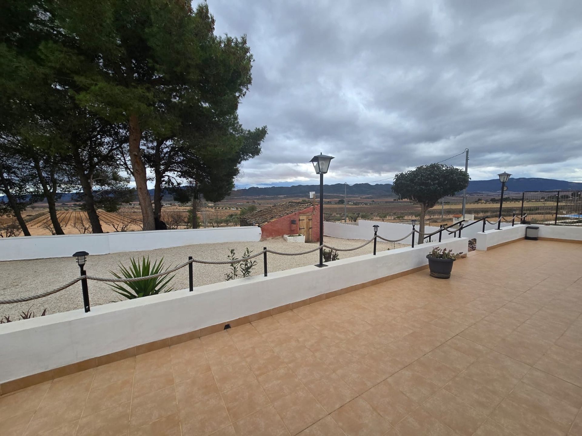 Resale - 4 Bedroom 2 Bathroom Country house in Yecla -  - Murcia