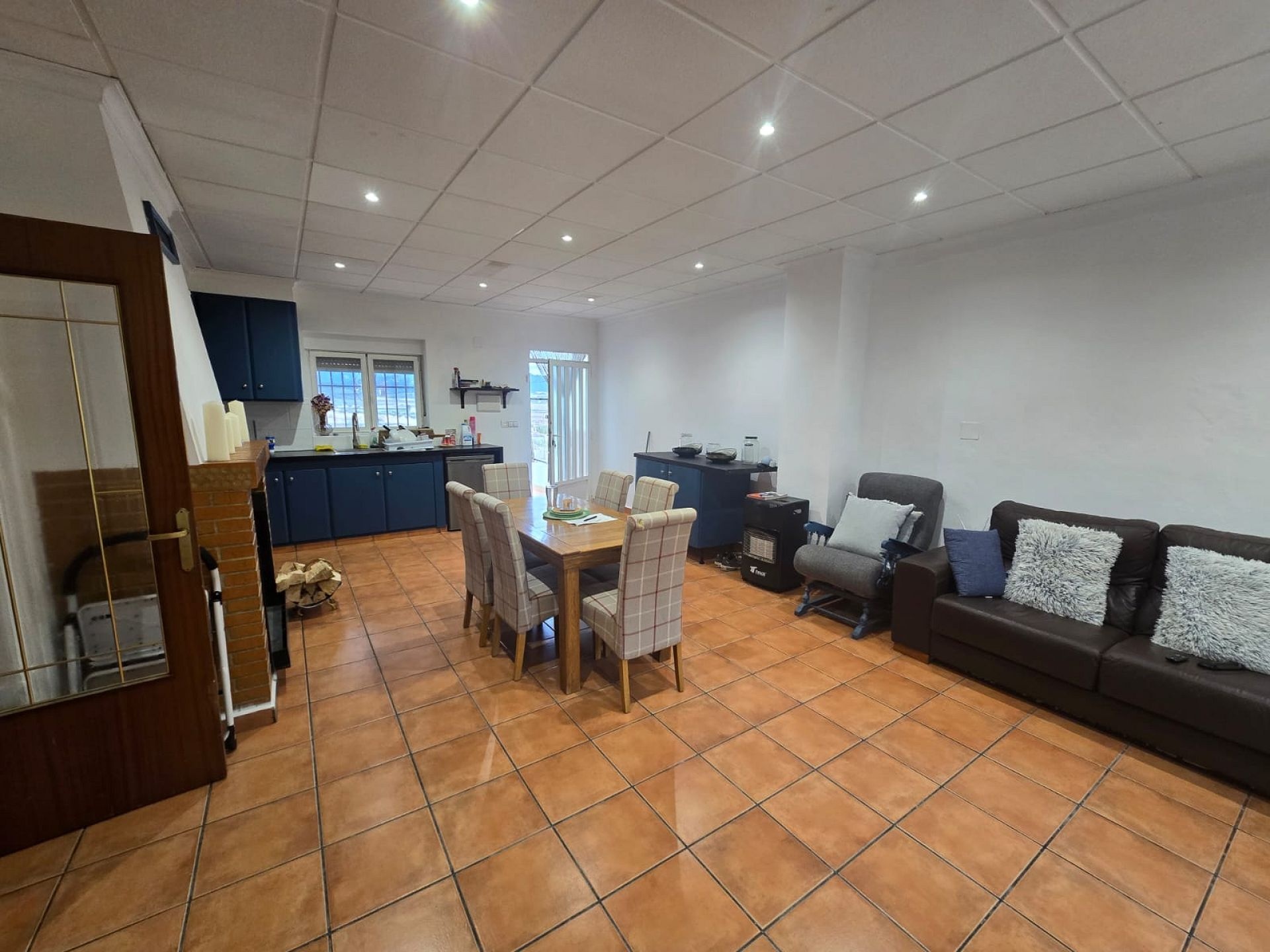 Resale - 4 Bedroom 2 Bathroom Country house in Yecla -  - Murcia
