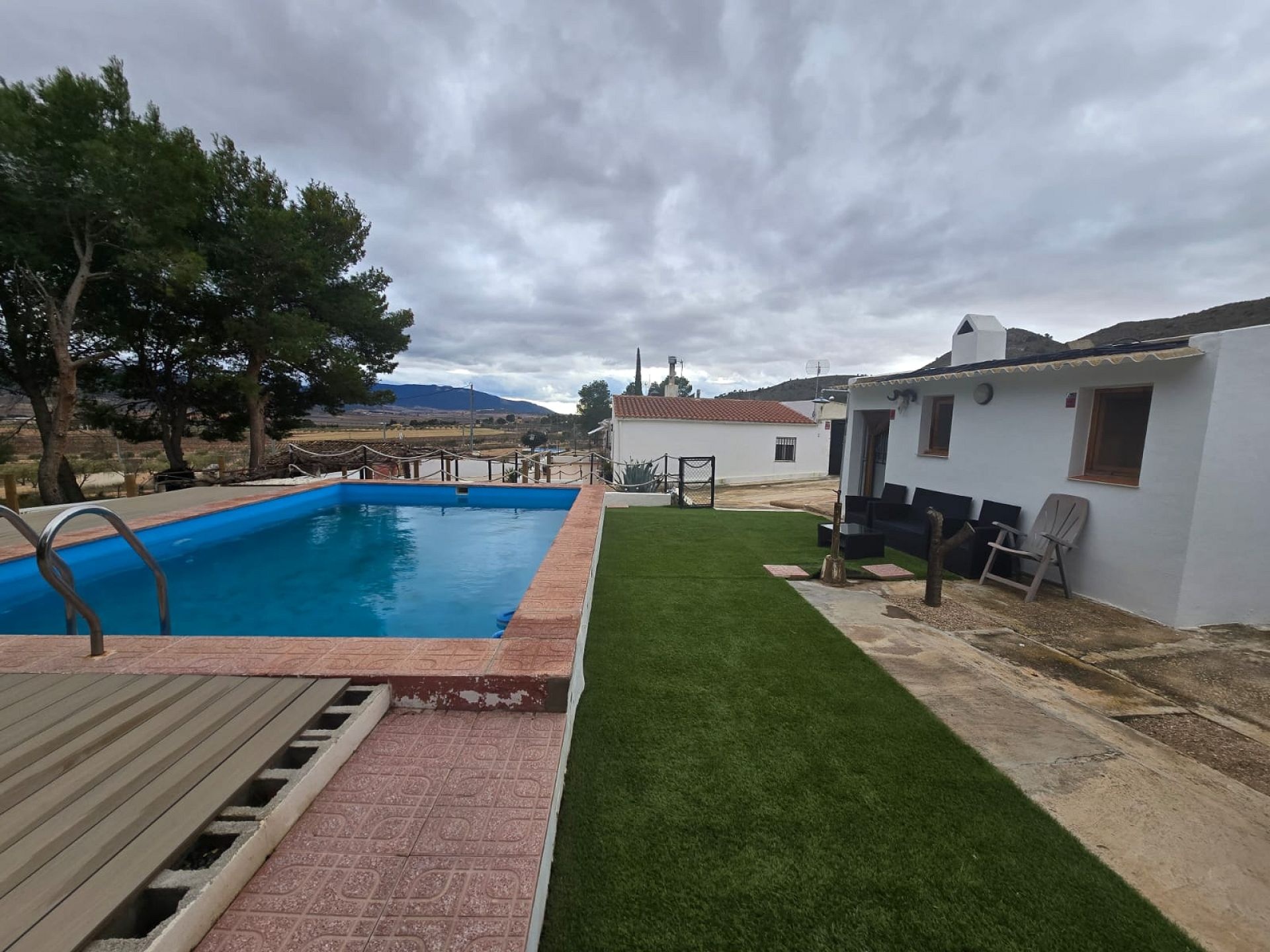 Resale - 4 Bedroom 2 Bathroom Country house in Yecla -  - Murcia