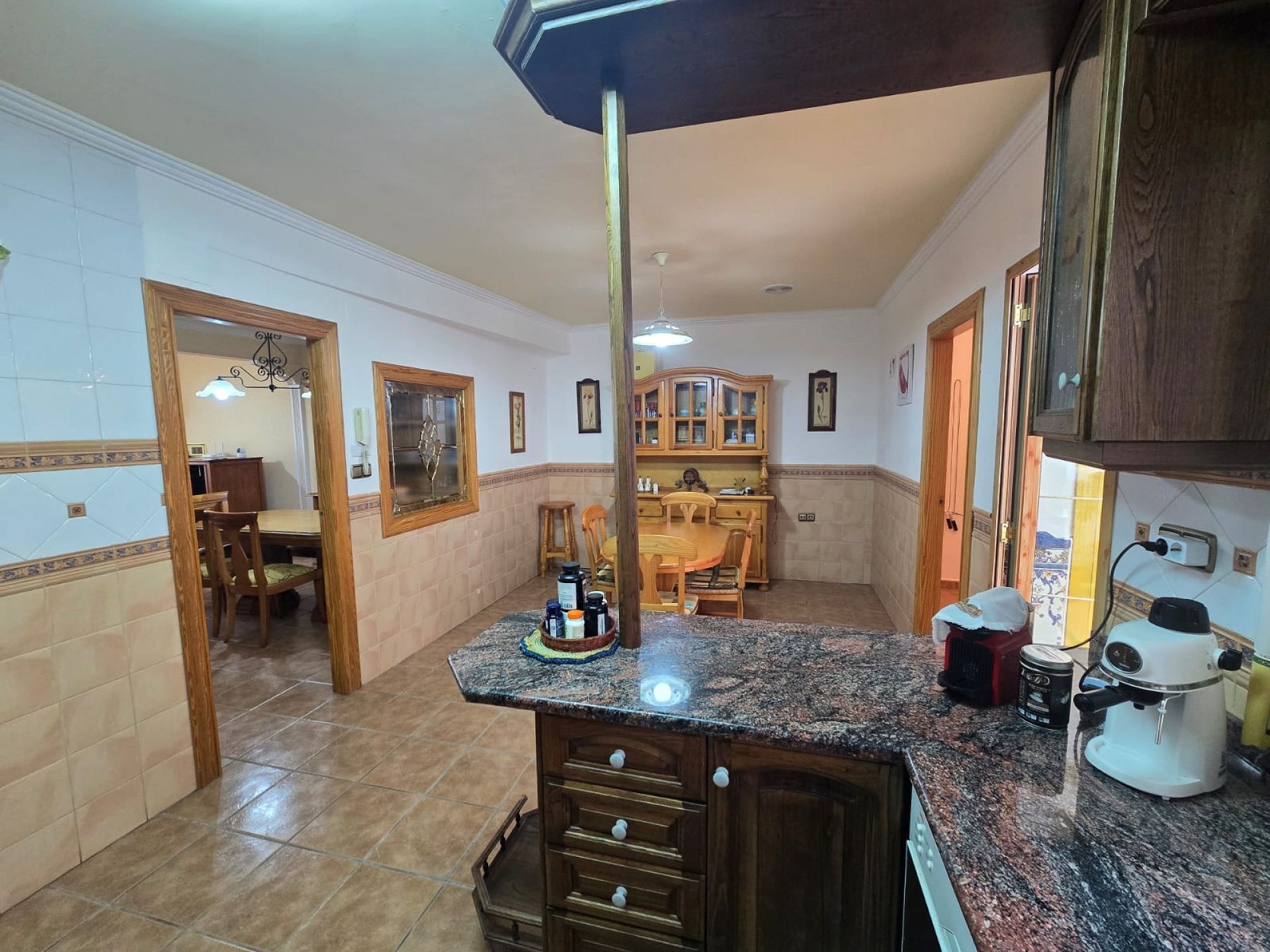 Resale - 5 Bedroom 2 Bathroom Townhouse in Sax -  - Alicante