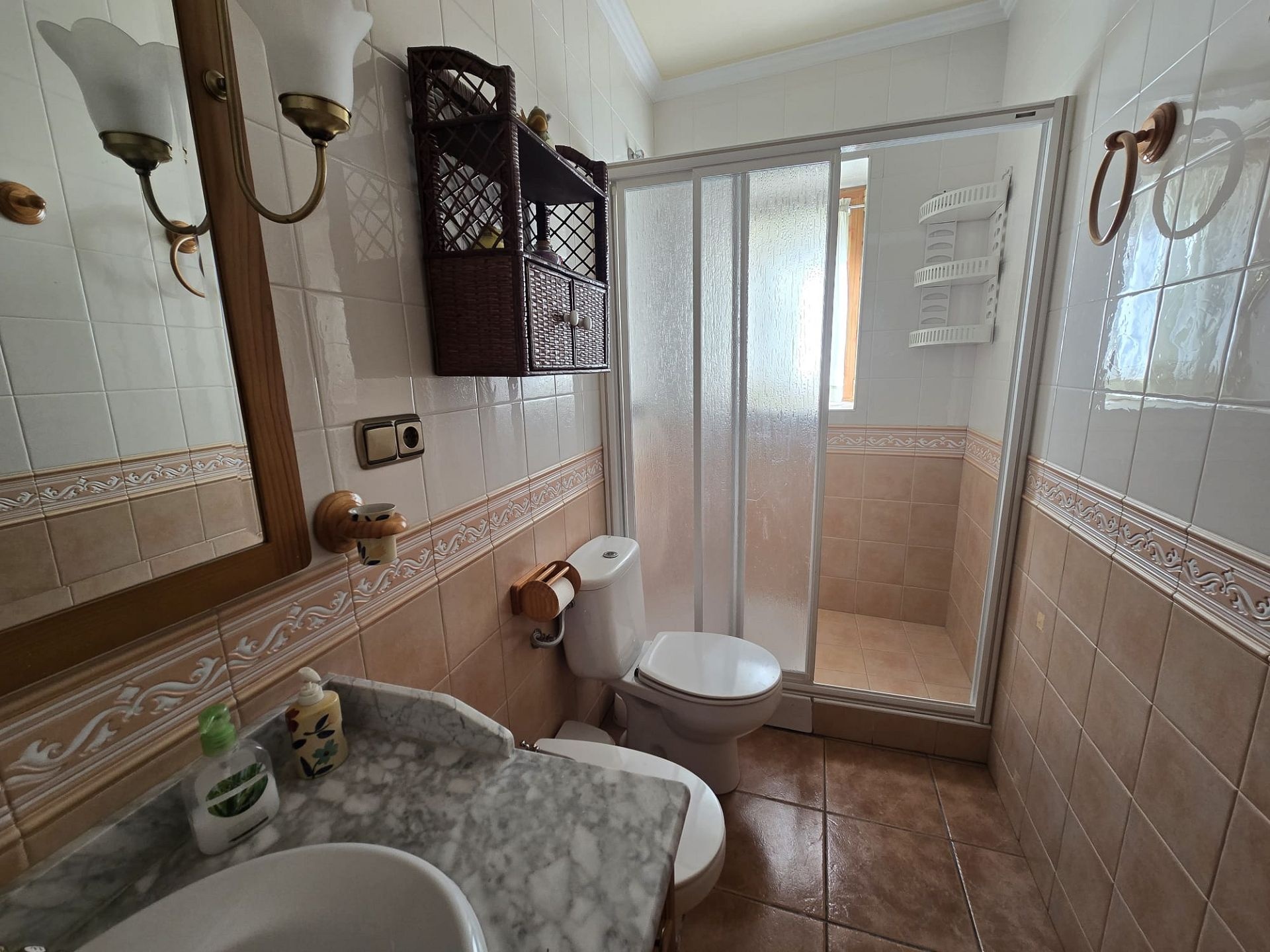 Resale - 5 Bedroom 2 Bathroom Townhouse in Sax -  - Alicante