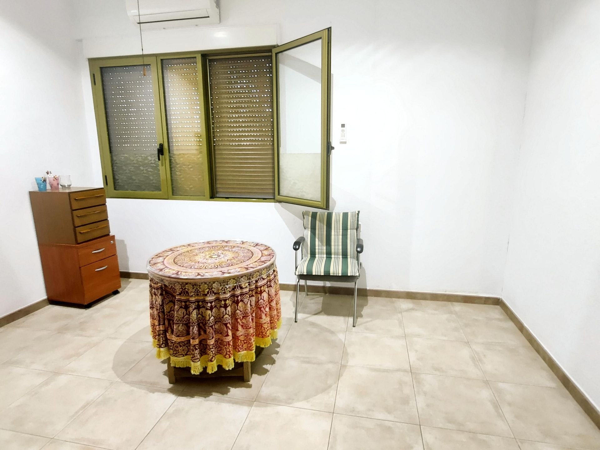 Resale - 6 Bedroom 4 Bathroom Villa in Aspe -  - Alicante