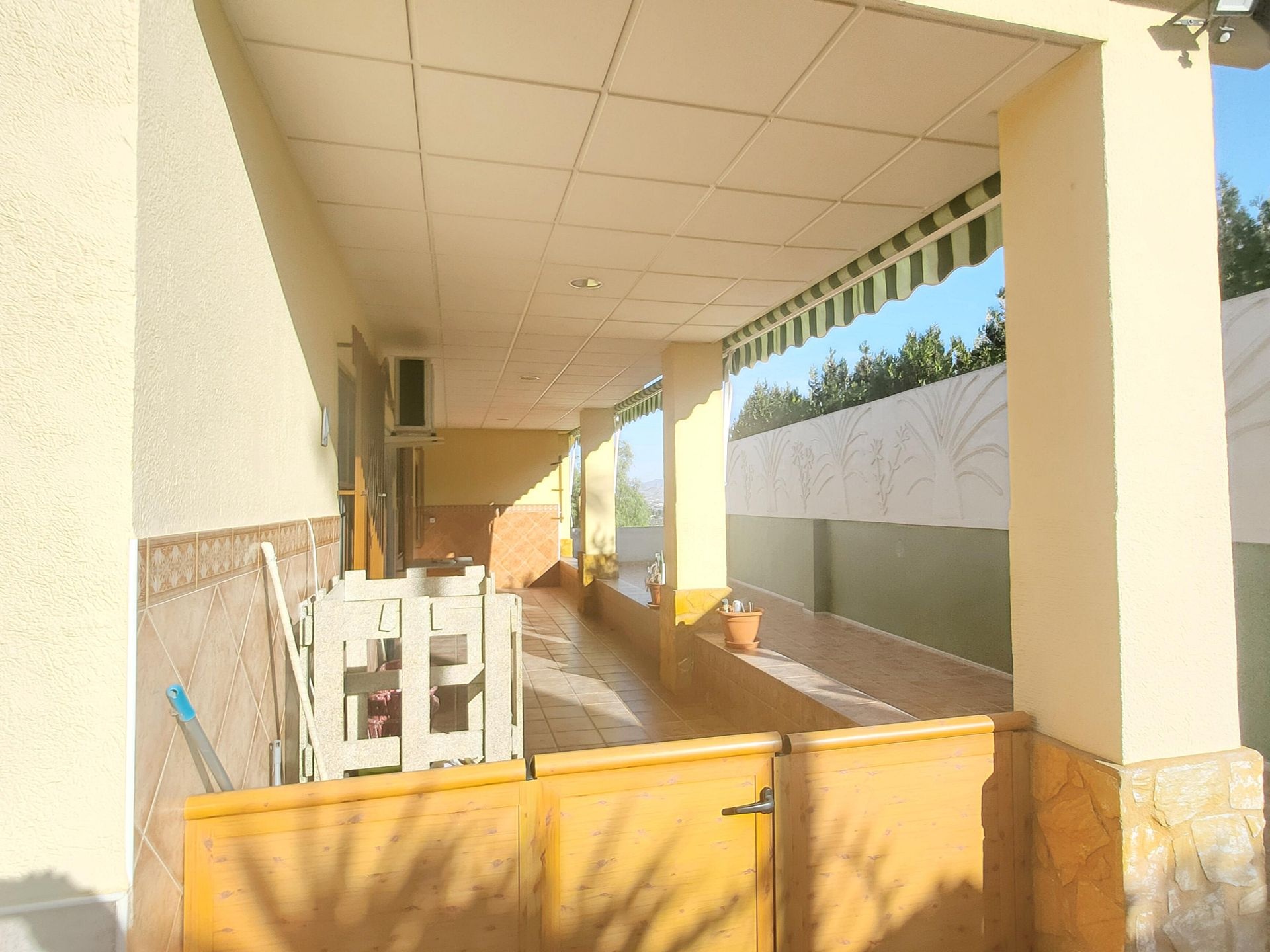 Resale - 6 Bedroom 4 Bathroom Villa in Aspe -  - Alicante