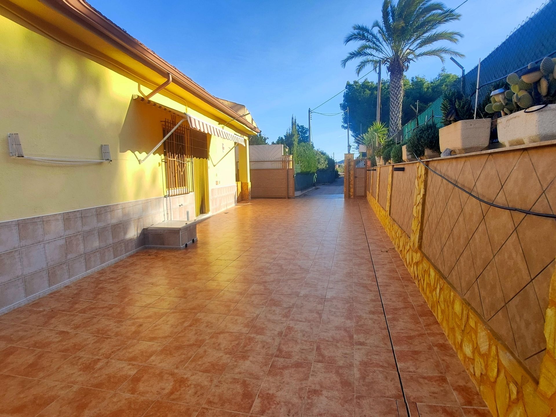 Resale - 6 Bedroom 4 Bathroom Villa in Aspe -  - Alicante