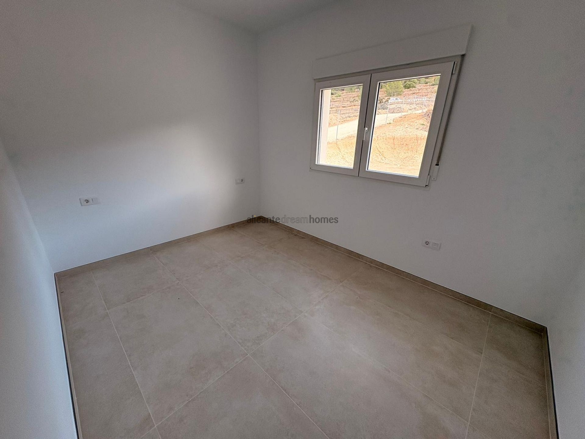 Resale - 3 Bedroom 2 Bathroom Villa in Pinoso -  - Alicante