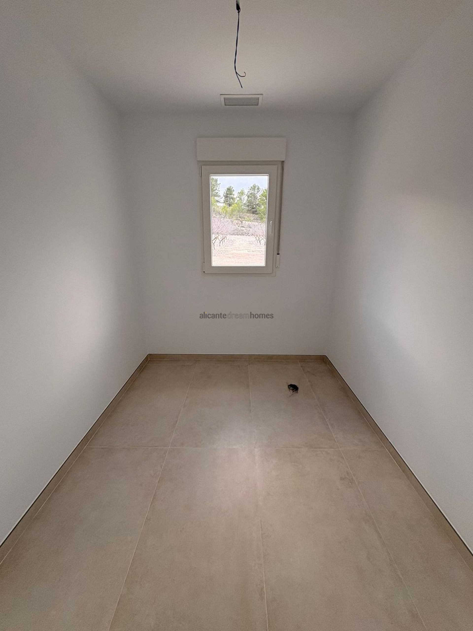 Resale - 3 Bedroom 2 Bathroom Villa in Pinoso -  - Alicante