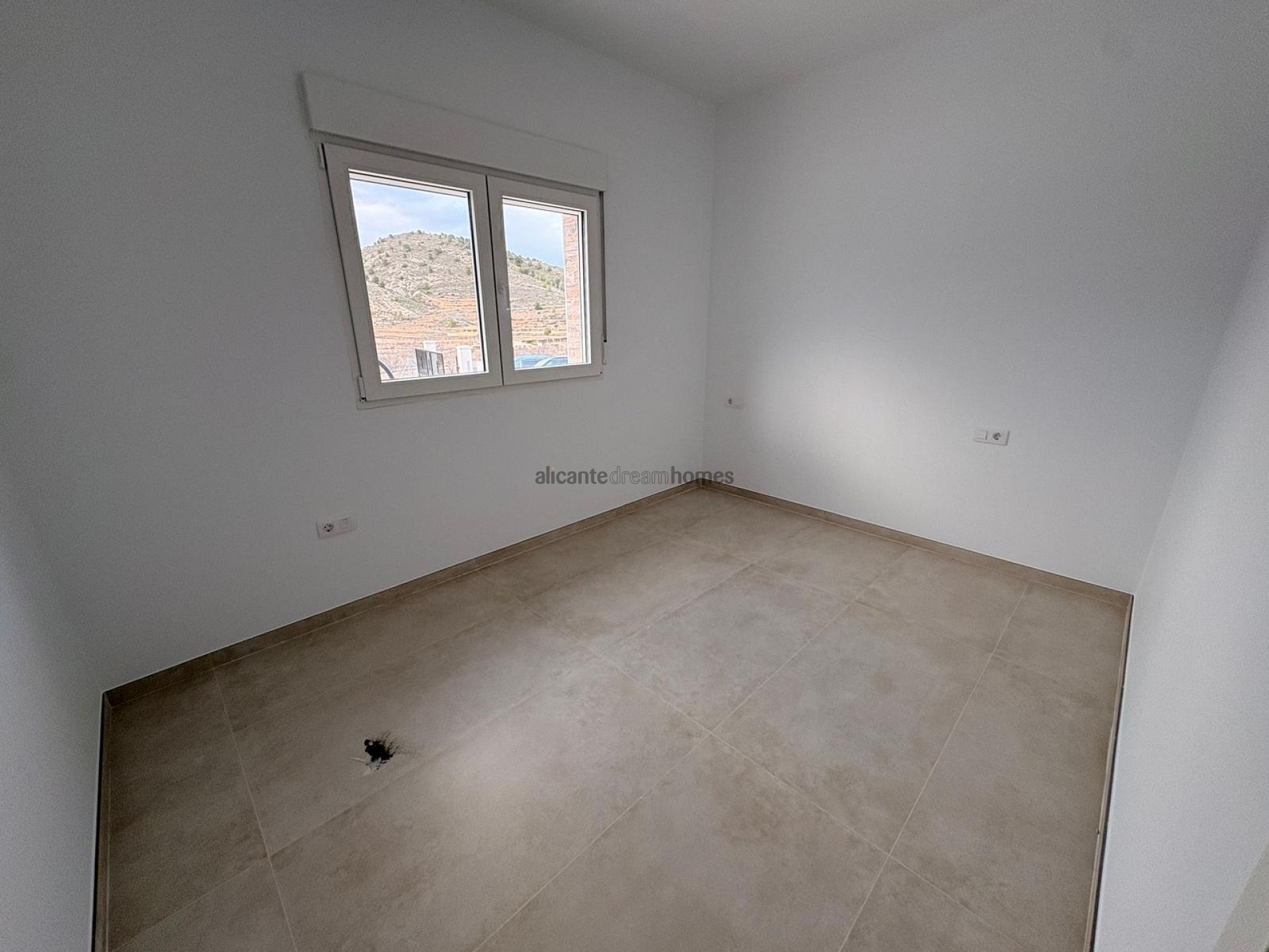 Resale - 3 Bedroom 2 Bathroom Villa in Pinoso -  - Alicante