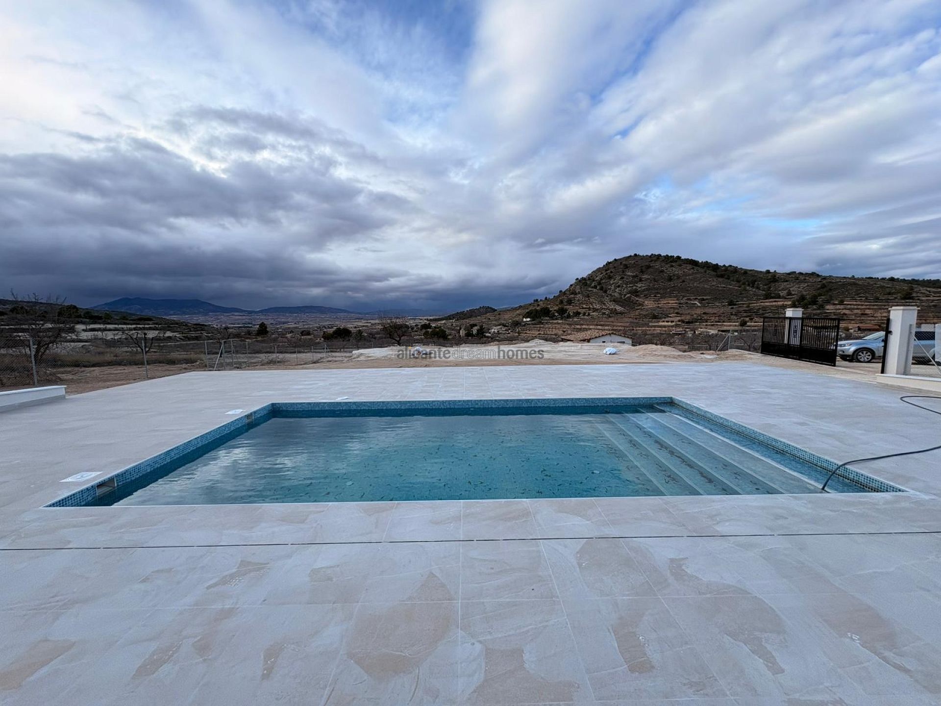 Resale - 3 Bedroom 2 Bathroom Villa in Pinoso -  - Alicante