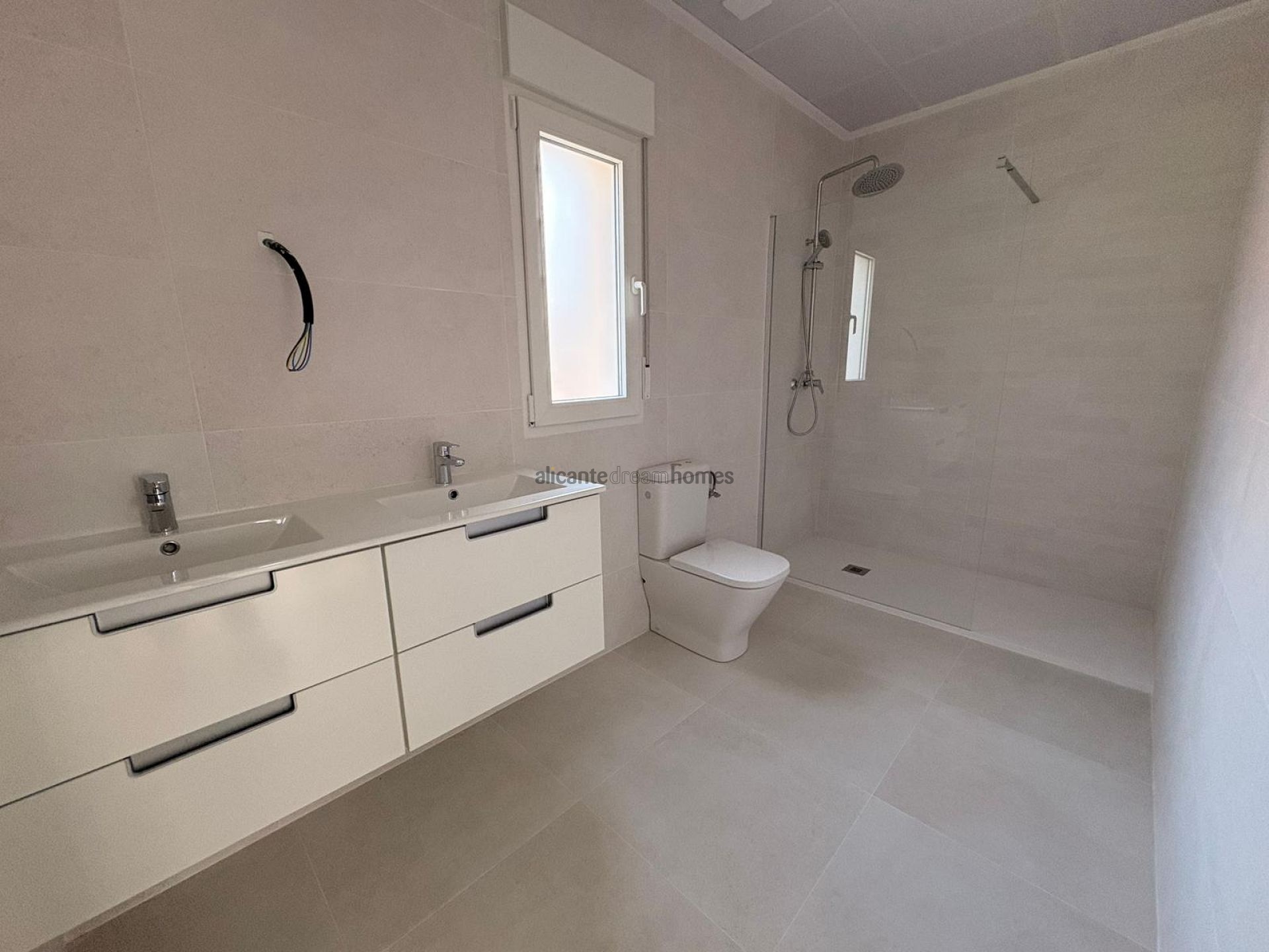 Resale - 3 Bedroom 2 Bathroom Villa in Pinoso -  - Alicante